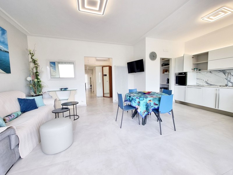 Appartamento in Affitto a Viareggio, 5'000&euro;, 100 m², arredato
