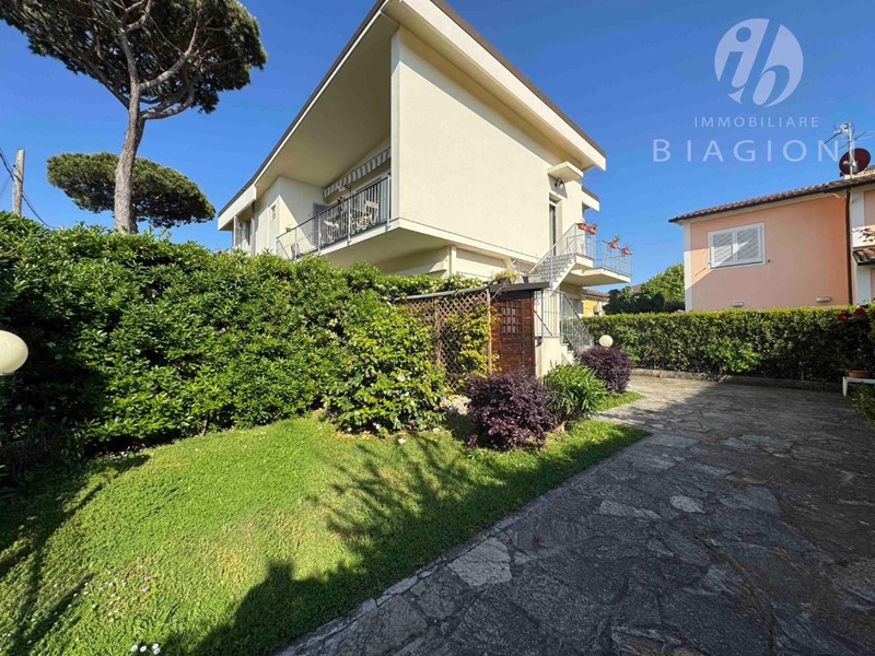 Quadrilocale in Vendita a Pietrasanta, zona Tonfano, 670'000&euro;, 75 m², arredato