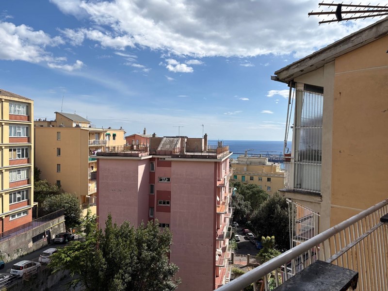 Appartamento in Vendita a Genova, 90'000&euro;, 85 m²