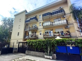 Quadrilocale in Vendita a Palermo, 105'000&euro;, 115 m²