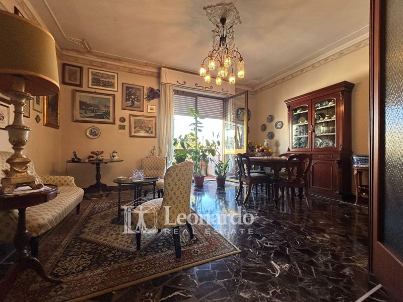 Appartamento in Vendita a Viareggio, 300'000&euro;, 129 m²