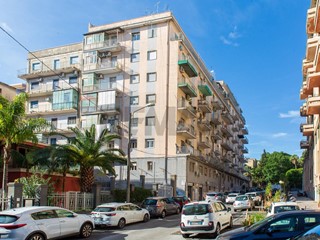 Trilocale in Vendita a Catania, 145'000&euro;, 90 m²