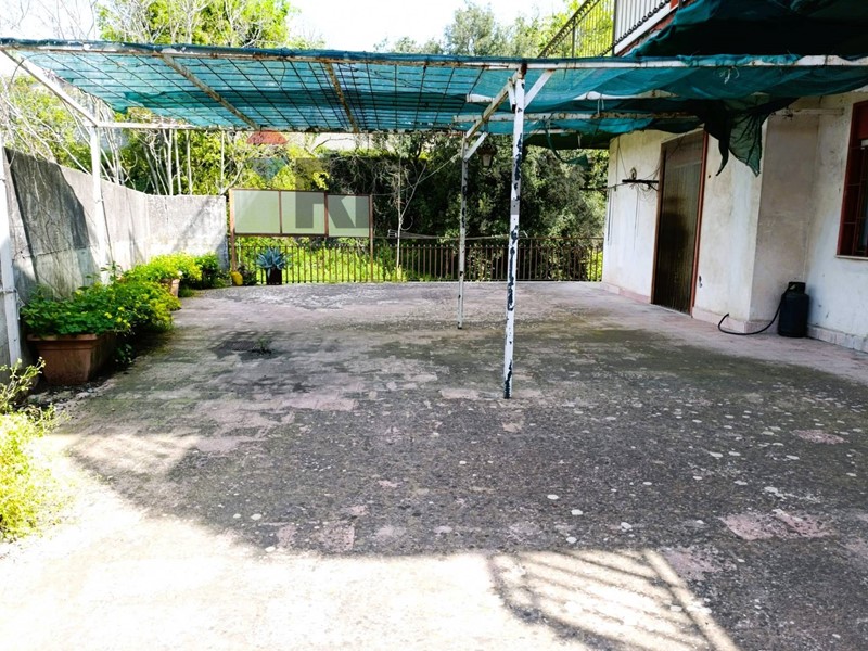 Appartamento in Vendita a Santa Venerina, 84'000&euro;, 133 m²