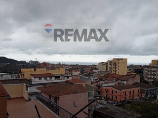 Appartamento in Vendita a Catania, 120'000&euro;, 98 m²