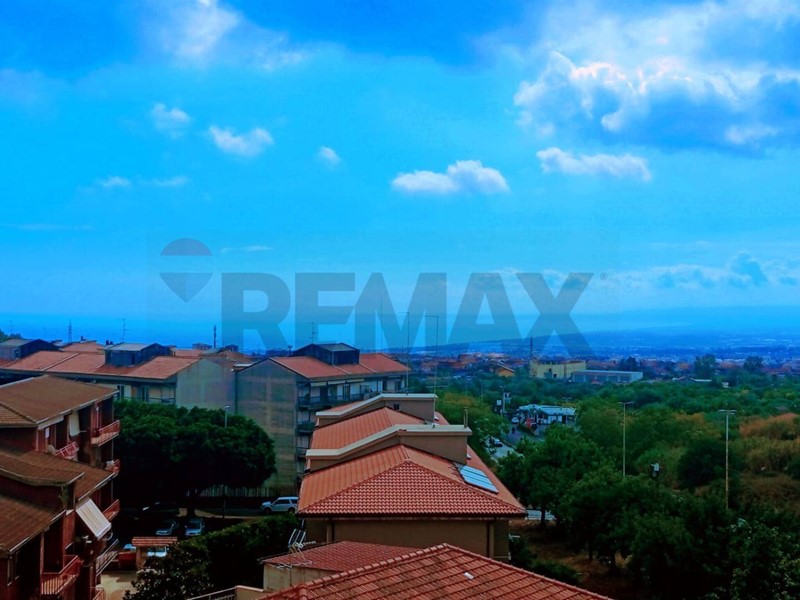 Appartamento in Vendita a Catania, 110'000&euro;, 141 m²