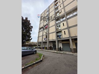 Bilocale in Vendita a Catania, 52'000&euro;, 65 m²