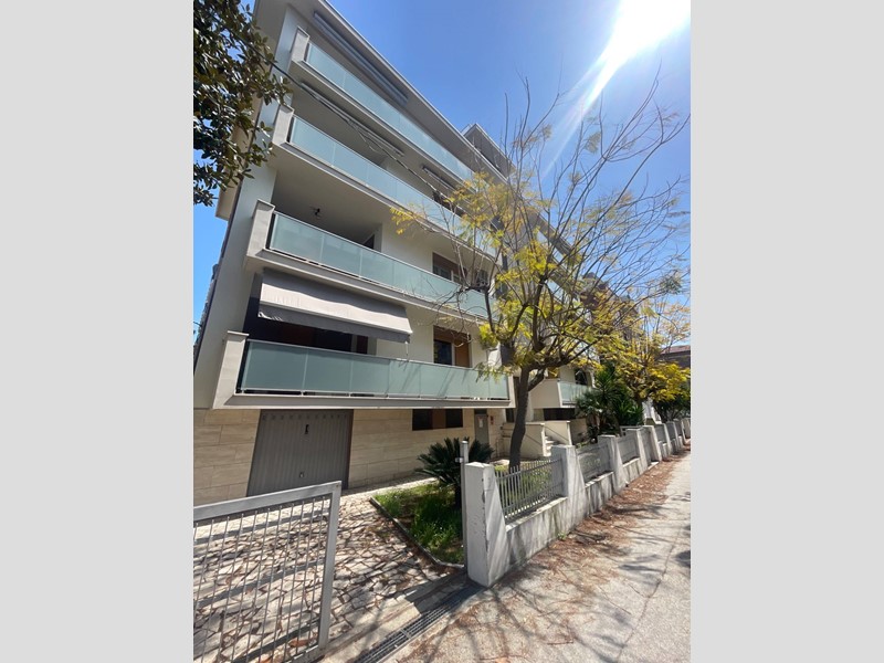 Quadrilocale in Affitto a Pescara, 1'200&euro;, 100 m²