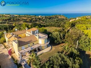 Appartamento in Vendita a Grottammare, 530'000&euro;, 250 m²