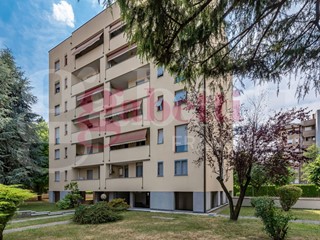 Trilocale in Vendita a Senago, 175'000&euro;, 80 m², con Box