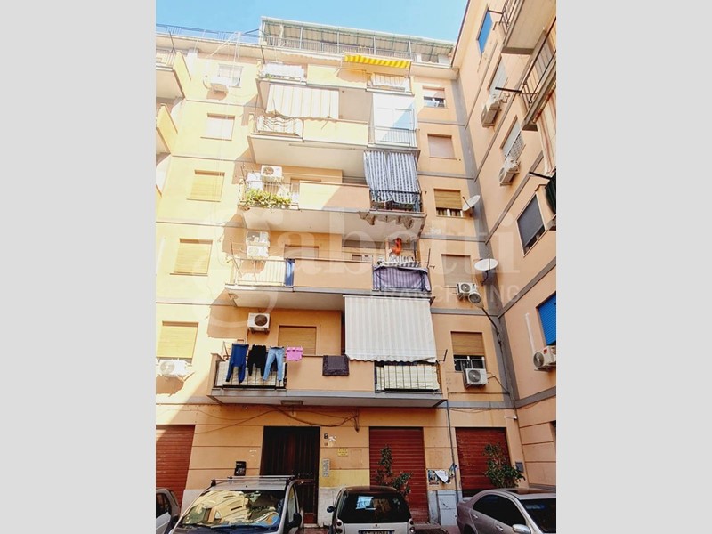 Bilocale in Vendita a Palermo, 98'000&euro;, 70 m²