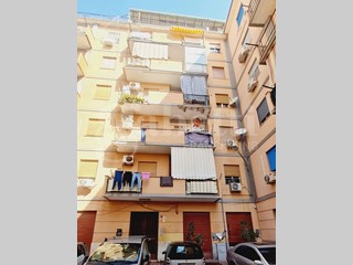 Bilocale in Vendita a Palermo, 98'000&euro;, 70 m²