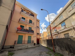 Quadrilocale in Vendita a Barcellona Pozzo di Gotto, 65'000&euro;, 105 m²