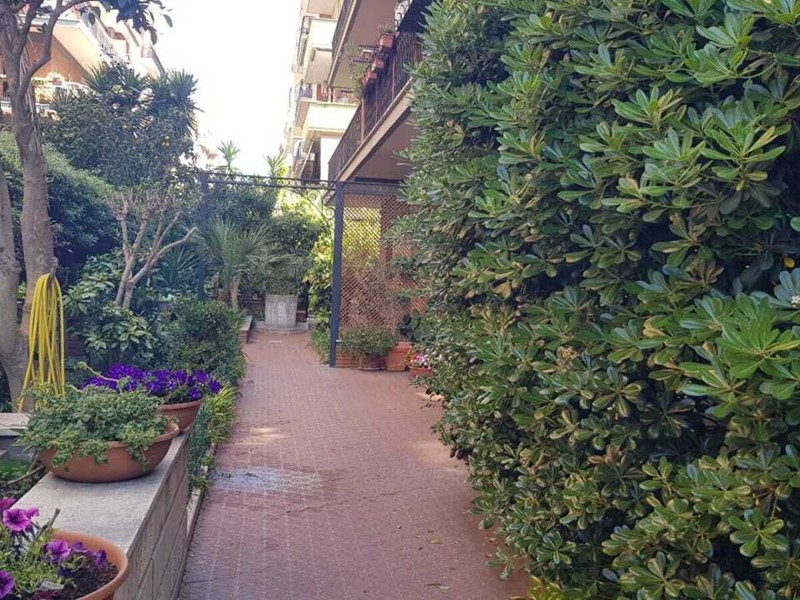 Bilocale in Vendita a Roma, zona Ostia, 165'000&euro;, 80 m²