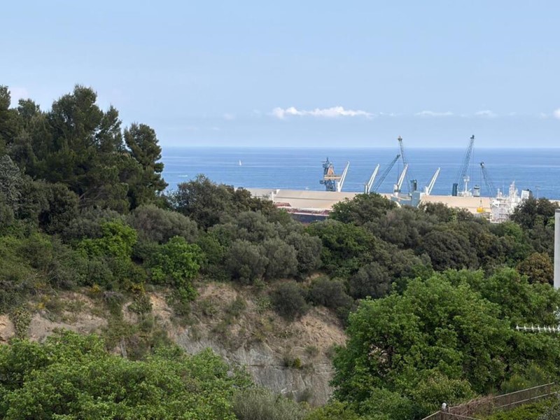 Appartamento in Vendita a Savona, 205'000&euro;, 110 m², con Box