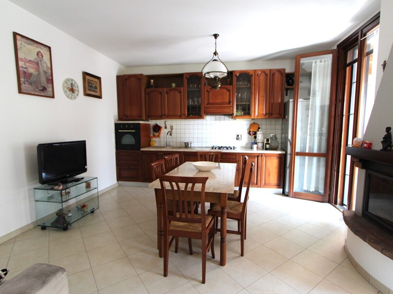 Trilocale in Vendita a Valsamoggia, zona Bazzano, 195'000&euro;, 70 m², con Box