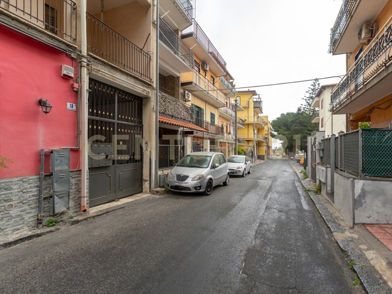 Appartamento in Vendita a Catania, 70'000&euro;, 108 m²