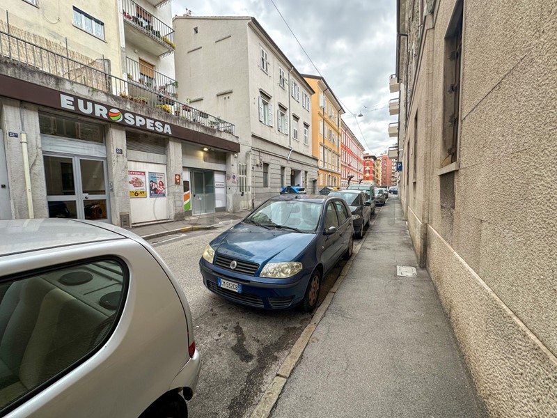 Trilocale in Vendita a Trieste, 114'000&euro;, 38 m², arredato