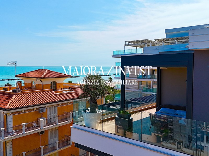 Quadrilocale in Vendita a San Benedetto del Tronto, 895'000&euro;, 122 m², arredato, con Box