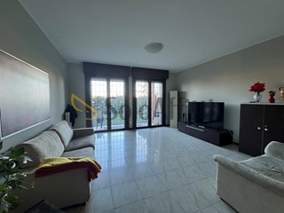 Appartamento in Affitto a Melzo, zona Ospedale, 2'000&euro;, 180 m², arredato, con Box