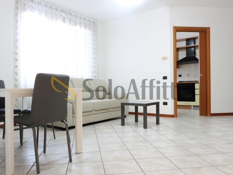 Trilocale in Affitto a Bovisio Masciago, zona Stazione, 700&euro;, 96 m², arredato, con Box