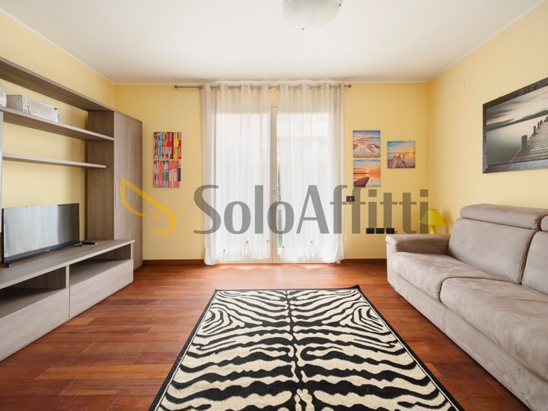 Monolocale in Affitto a Desio, 650&euro;, 55 m², arredato