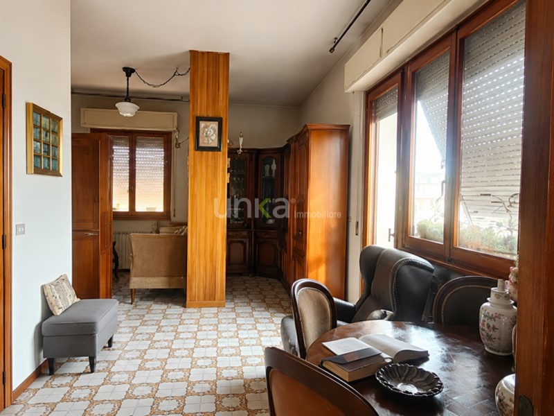 Appartamento in Vendita a Jesi, 240'000&euro;, 95 m², con Box