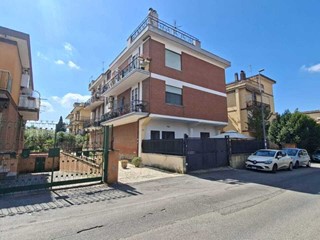 Trilocale in Vendita a Roma, 168'000&euro;, 92 m²