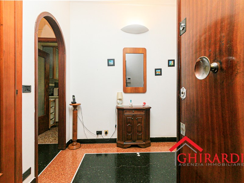 Appartamento in Vendita a Genova, zona Sestri Ponente, 175'000&euro;, 127 m²