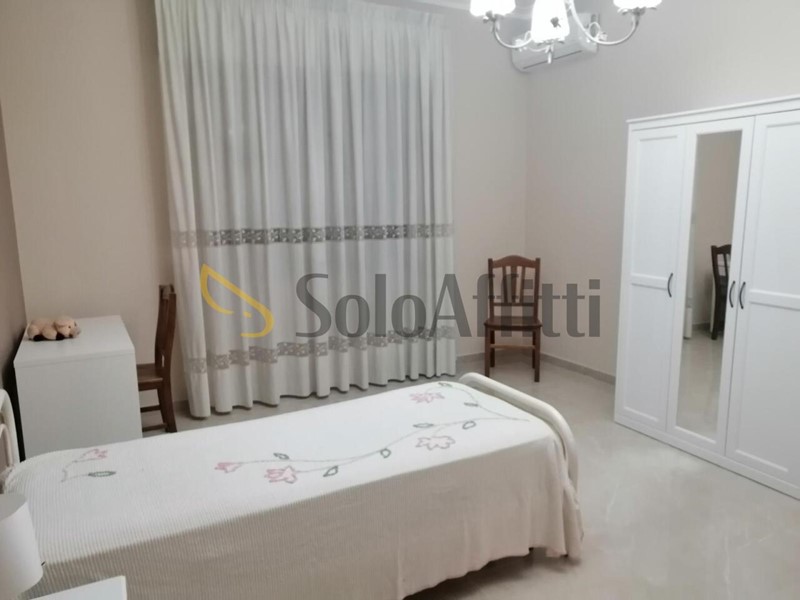 Appartamento in Affitto a Catania, zona Via Giuffrida, 800&euro;, 112 m²