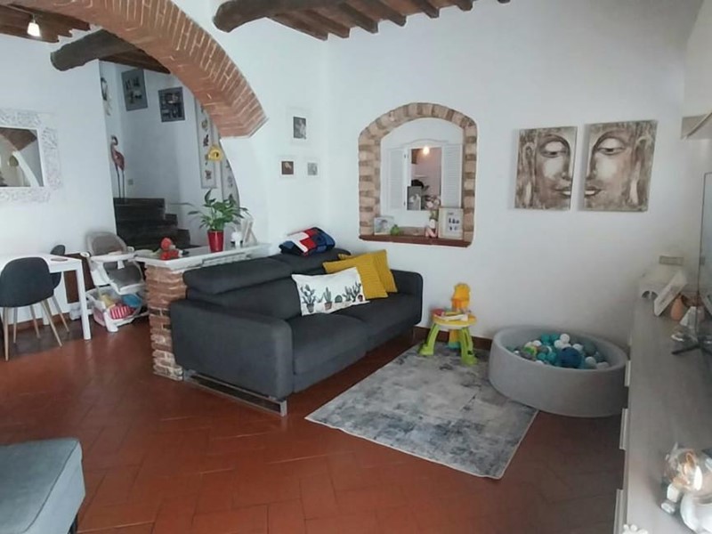 Quadrilocale in Vendita a Cascina, zona Laiano, 168'000&euro;, 120 m²