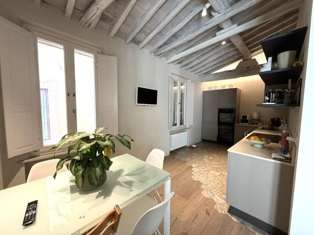 Appartamento in Vendita a Siena, 870'000&euro;, 143 m², arredato, con Box