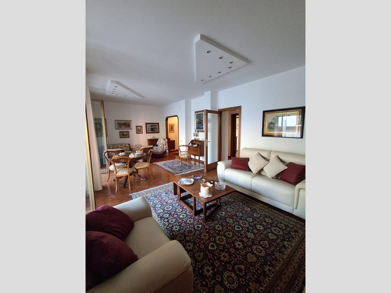 Appartamento in Vendita a Livorno, 370'000&euro;, 135 m², con Box