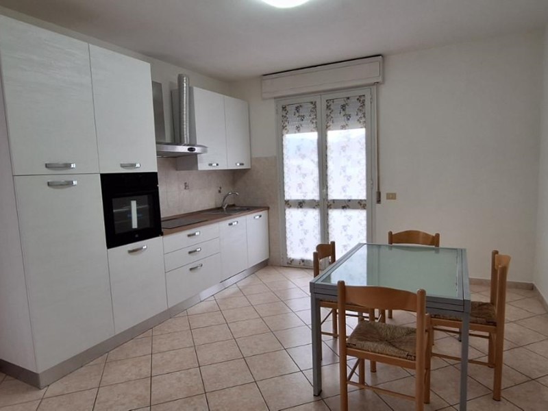 Trilocale in Affitto a Lucca, zona Sant'Anna, 710&euro;, 80 m², arredato