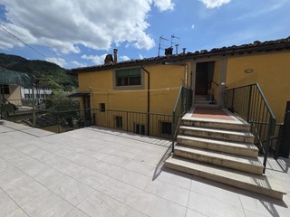 Attico in Vendita a Lucca, zona Sesto di Moriano, 98'000&euro;, 90 m², arredato