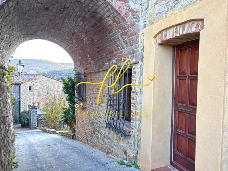Appartamento in Vendita a Pomarance, zona Montecerboli, 85'000&euro;, 104 m²