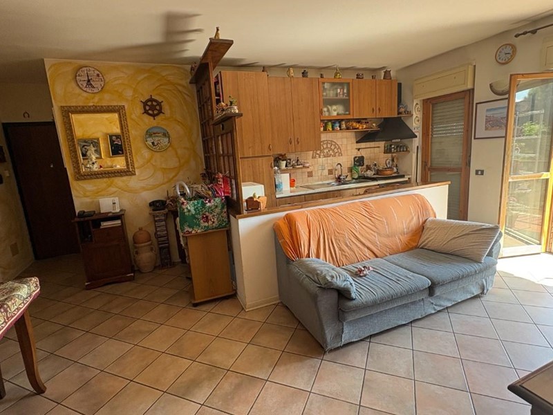 Quadrilocale in Vendita a Monteriggioni, zona Castellina Scalo, 165'000&euro;, 68 m², arredato, con Box