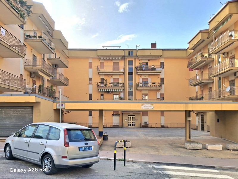 Quadrilocale in Vendita a Montenero di Bisaccia, 60'000&euro;, 155 m²