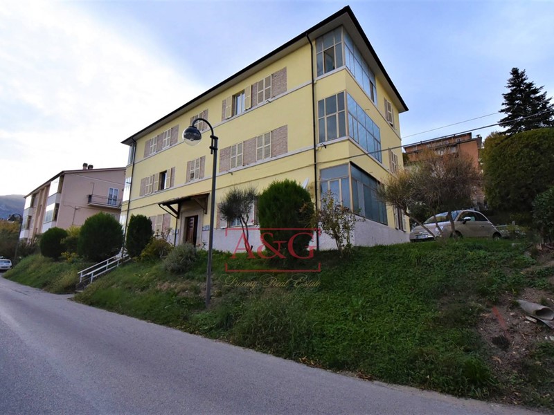 Appartamento in Vendita a Amandola, 90'000&euro;, 80 m²