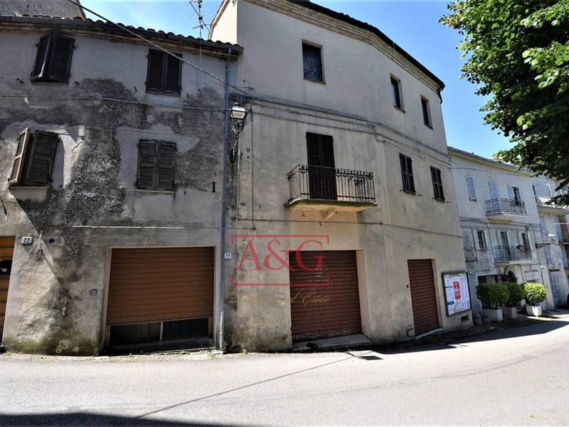 Trilocale in Vendita a Montefalcone Appennino, 98'000&euro;, 78 m²