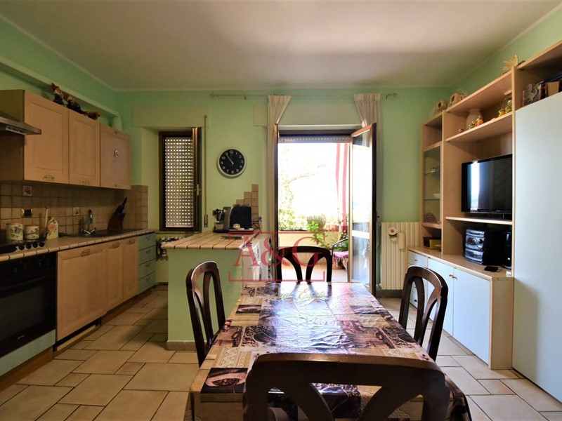 Appartamento in Vendita a Belmonte Piceno, 120'000&euro;, 154 m²
