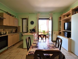 Appartamento in Vendita a Belmonte Piceno, 120'000&euro;, 154 m²