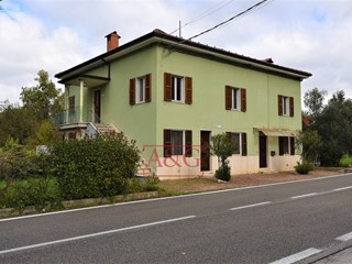 Appartamento in Vendita a Smerillo, 80'000&euro;, 200 m²