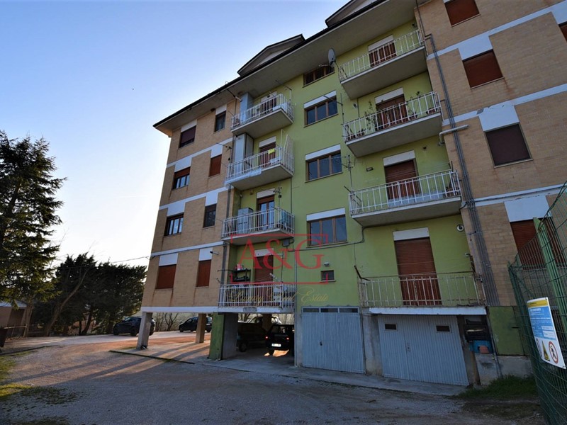 Appartamento in Vendita a Amandola, 70'000&euro;, 140 m²
