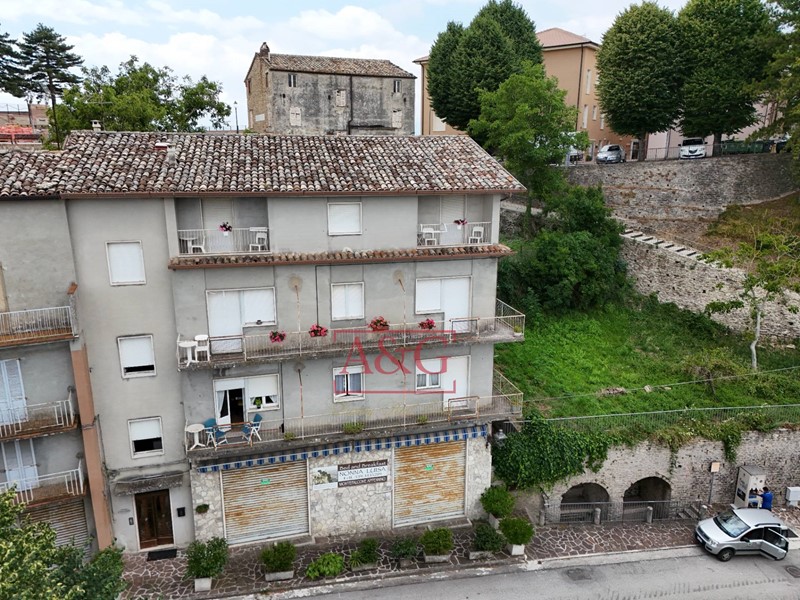 Appartamento in Vendita a Montefalcone Appennino, 135'000&euro;, 220 m²