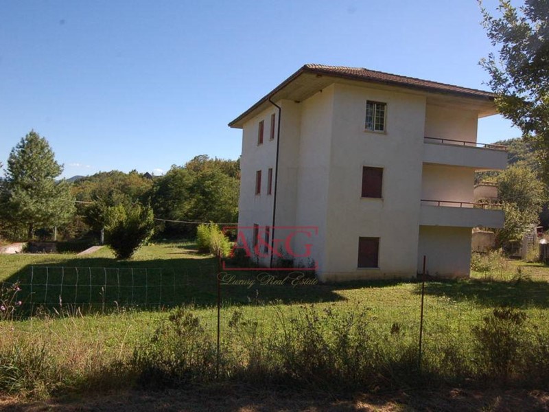 Appartamento in Vendita a Amandola, 50'000&euro;, 280 m²
