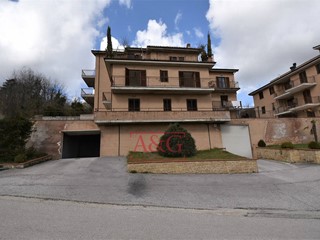 Quadrilocale in Vendita a Sarnano, 80'000&euro;, 105 m²