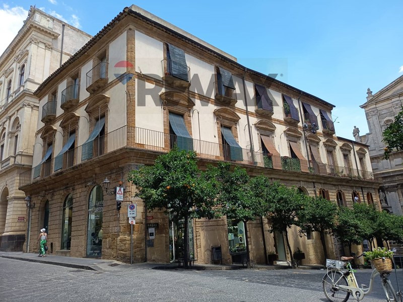 Quadrilocale in Vendita a Caltagirone, 100'000&euro;, 180 m²