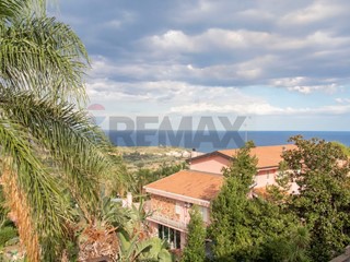 Appartamento in Vendita a Aci Catena, 168'000&euro;, 129 m²