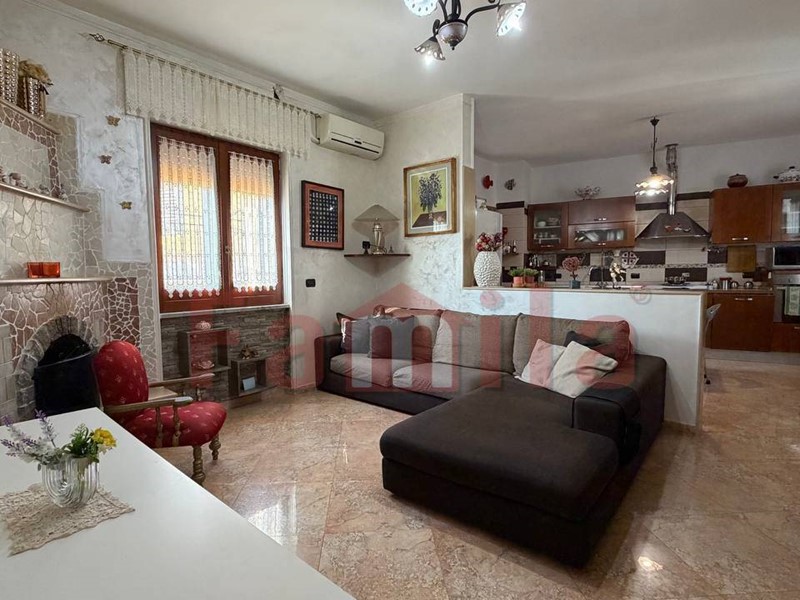 Trilocale in Vendita a Mugnano del Cardinale, 105'000&euro;, 95 m²