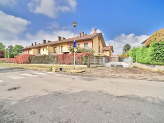 Quadrilocale in Vendita a Lomagna, 255'000&euro;, 154 m²